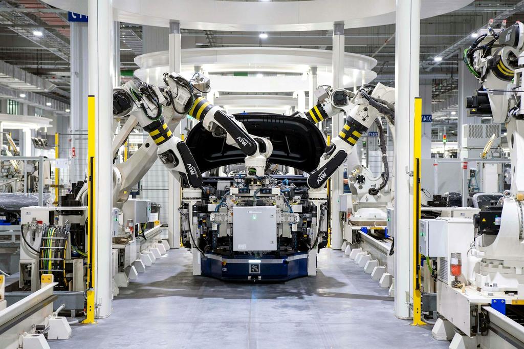 Manufacturing Robotics Excellence